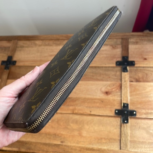 Louis Vuitton Travel Documents Case. - Picture 8 of 16